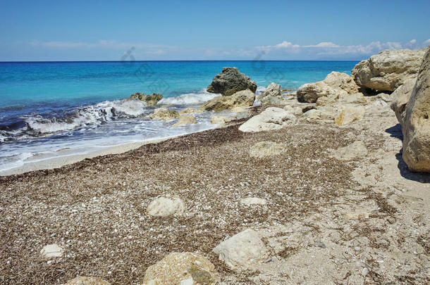 蓝色水域的梅加利佩特拉海滩，莱夫卡达，电离群岛