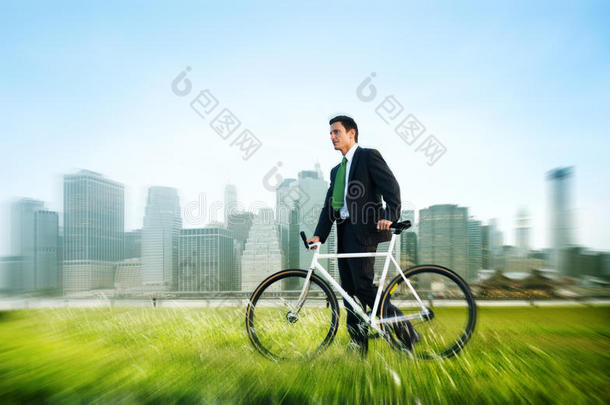 商人推动自行车户外概念