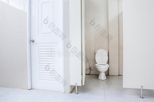 厕所的门