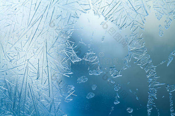 冰窗<strong>玻璃</strong>与冰花，霜。 寒冷的天气。 有<strong>质感</strong>的