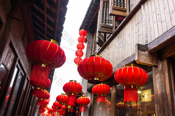 节日的中国红灯笼装饰品