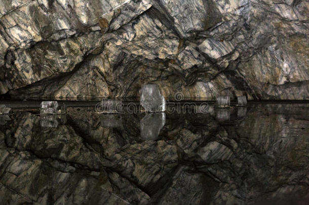 洞穴小雕像冰冻的冰卡雷利亚