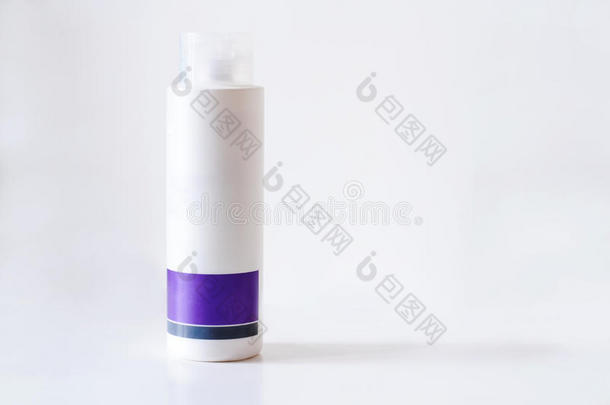 化妆品白色紫色塑料瓶美容霜管