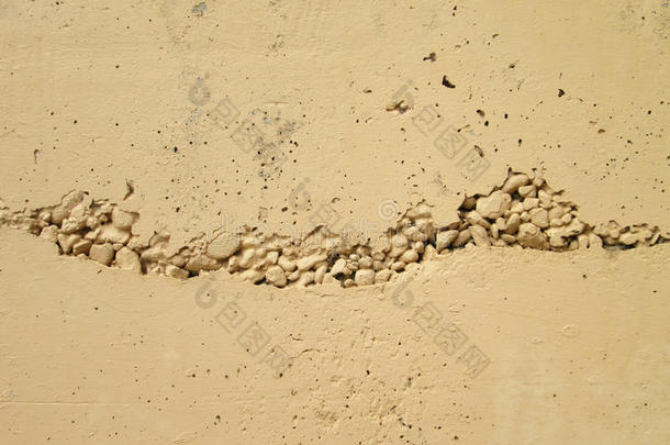 开裂的墙-旧水泥浆砌墙，开裂