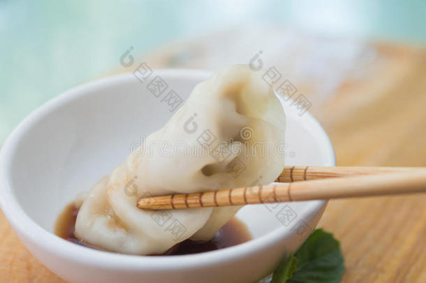 中国饺子或饺子配筷子