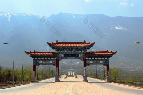 美丽的大门到三个宝塔在大理，云南，中国