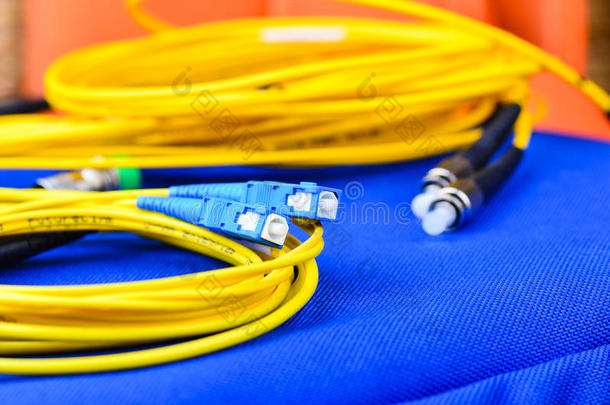 <strong>光纤网络</strong>电缆。