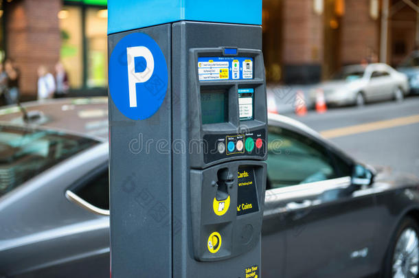 汽车和停车机与电子支付在纽约停车场