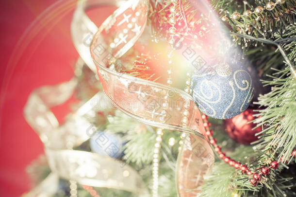 圣诞树具有神奇的<strong>明星效应</strong>和装饰球