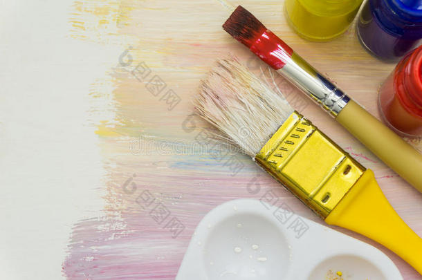 艺术家的画笔和颜料