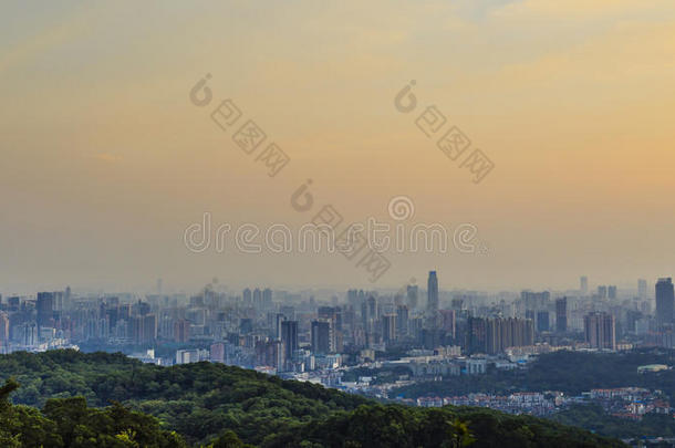 晚上白云山的场景