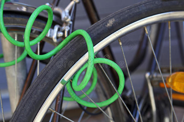自行车骑自行车电缆特写镜头污垢