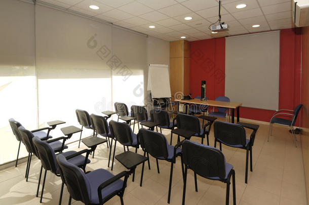 教室，一个空荡荡的教室公司