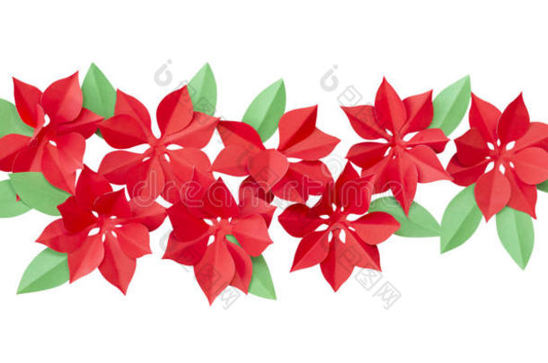 白色背景纸制成的圣诞红花