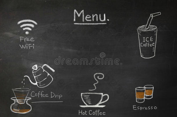 黑板上的咖啡菜单为咖啡店或咖啡馆手工书写。