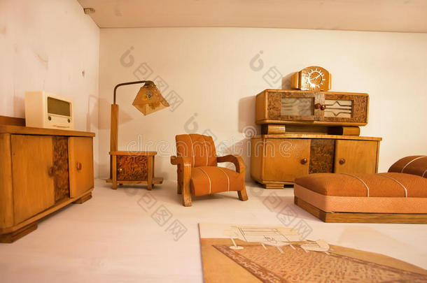 优雅的家具在娃娃家的复古风格