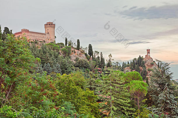 意大利拉文纳布里希格拉的城堡和钟楼