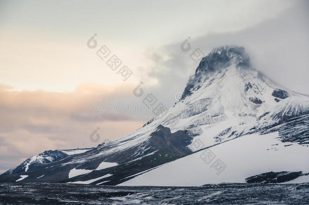 冰岛克林加夫约尔的神奇山