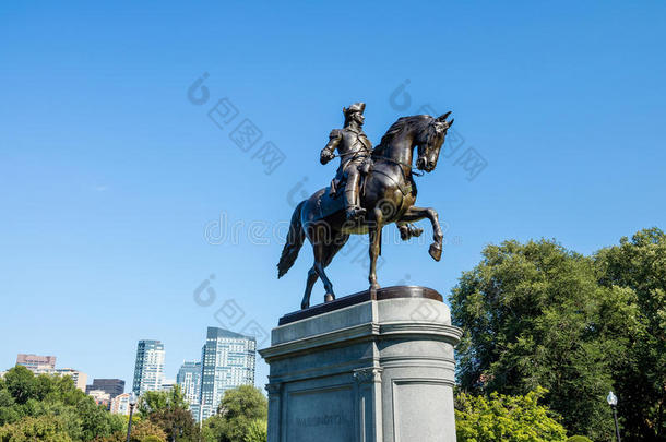 乔治华盛顿纪念碑在波士顿公共花园
