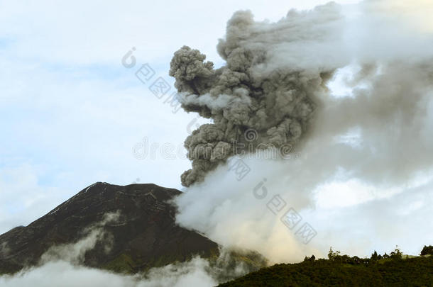 通古拉瓦火山爆发