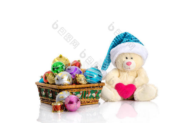 圣诞玩具和装<strong>饰品</strong>，<strong>戴</strong>圣诞帽的泰迪熊