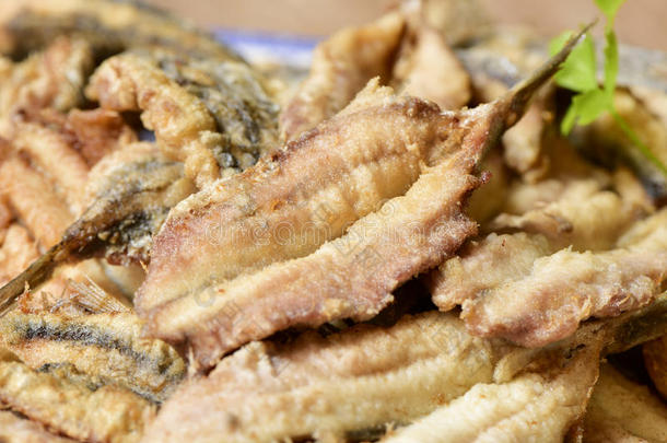 西班牙鲍鱼煎饼，西班牙典型的炸凤尾鱼