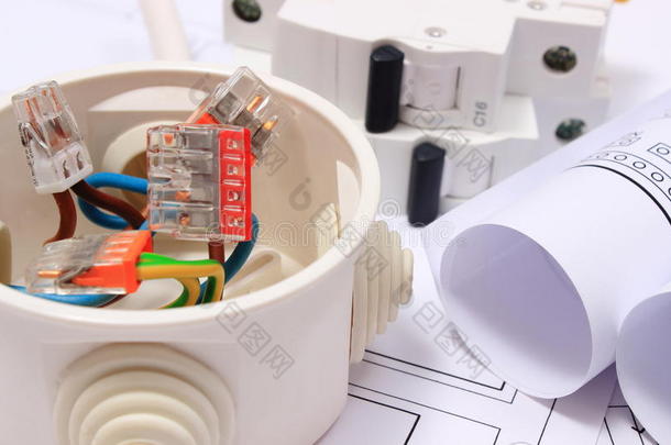 施工图上的电器盒、图表和保险丝