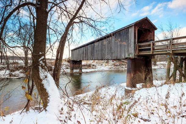 美国古董桥盖满伊利诺伊州