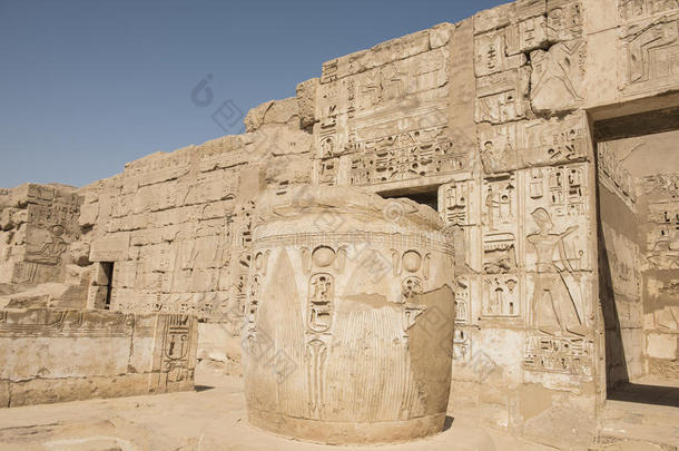 古埃及寺庙中的柱子