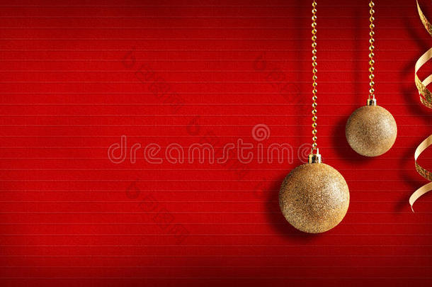 圣诞背景与<strong>红球</strong>和丝带纹理线水平