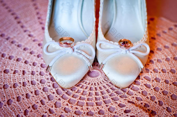 结婚戒指和结婚鞋