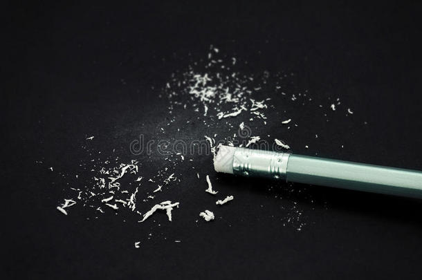 橡皮擦的末端银木铅笔与橡皮擦灰尘在bl