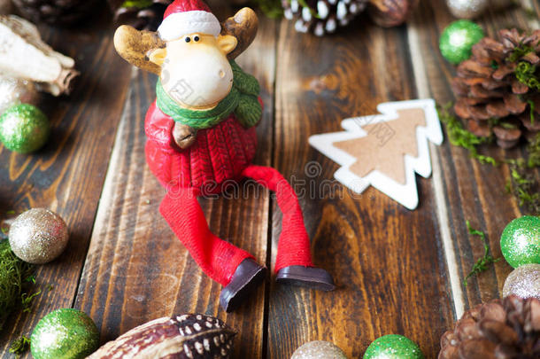 可爱的圣诞麋鹿与装饰元素