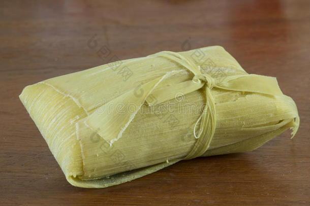 巴西波蒙哈包裹着玉米壳