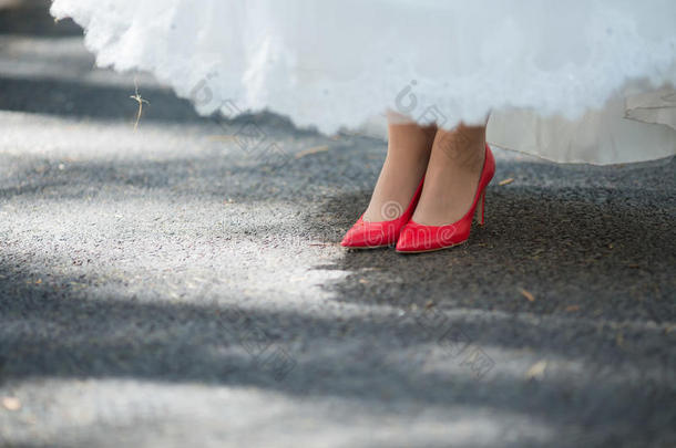 红色结婚鞋