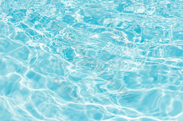 蓝色游泳po中清水波纹图案的背景