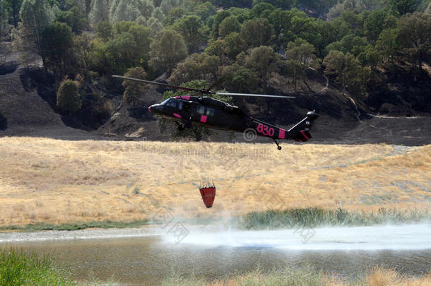 消防直升机补给水桶