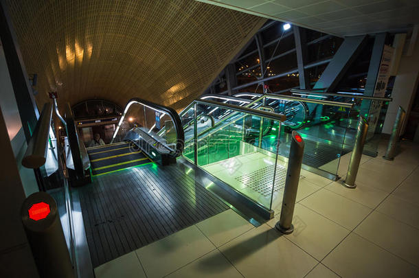迪拜地铁是世界上最长的全自动化地铁网络（75