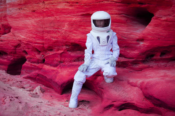 疯狂粉红色星球上的未来宇航员，图像