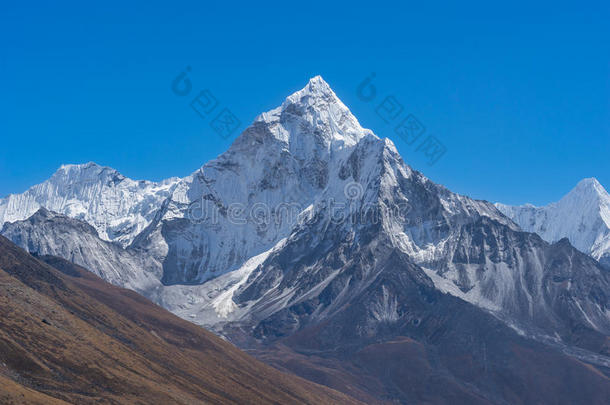 珠穆朗玛峰，珠穆朗玛峰地区
