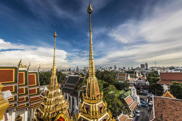 泰国曼谷的WatRatchanaddaram和loha prasat金属宫殿