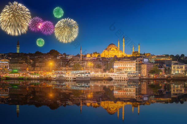 美丽的<strong>烟花</strong>和伊斯坦布尔的<strong>城市</strong>景观