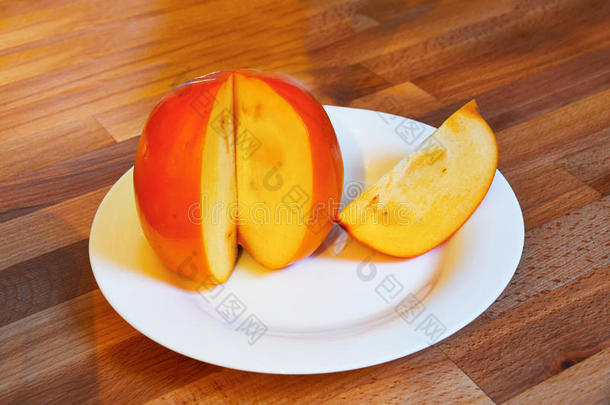 亚洲多汁的橙色柿子特写