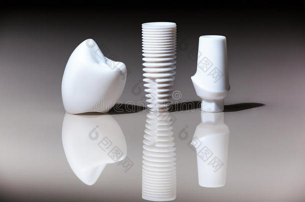 牙科治疗，假牙，种植牙牙医