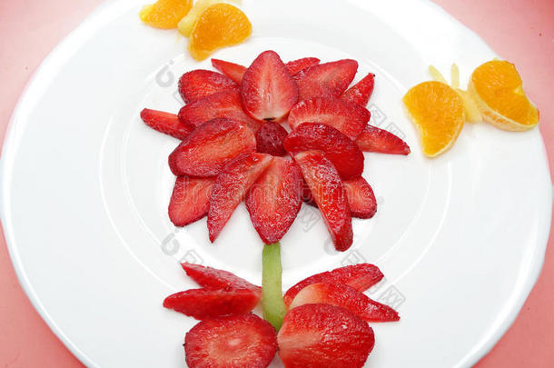 创意水果，儿童甜点，红<strong>花和蝴蝶</strong>的形式