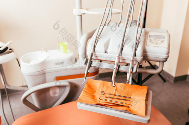 牙医工具架