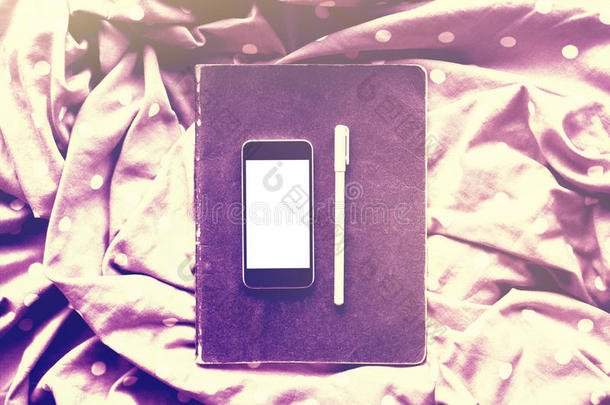 空白手机用笔写日记，Instagram照片效果