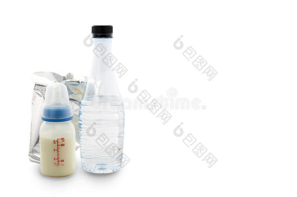 婴儿牛奶瓶，粉末<strong>牛奶包装</strong>，和水的婴儿，上