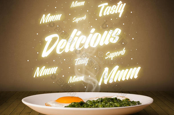 食物盘上写着美味可口的发光文字