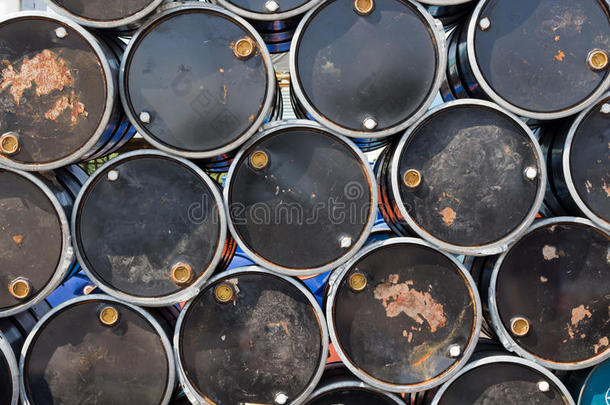 油桶或化学品桶堆放
